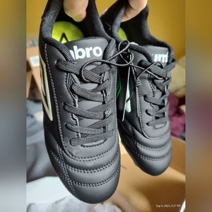 New in Box NIB Size 3 Boy's Umbro soccer cleats black